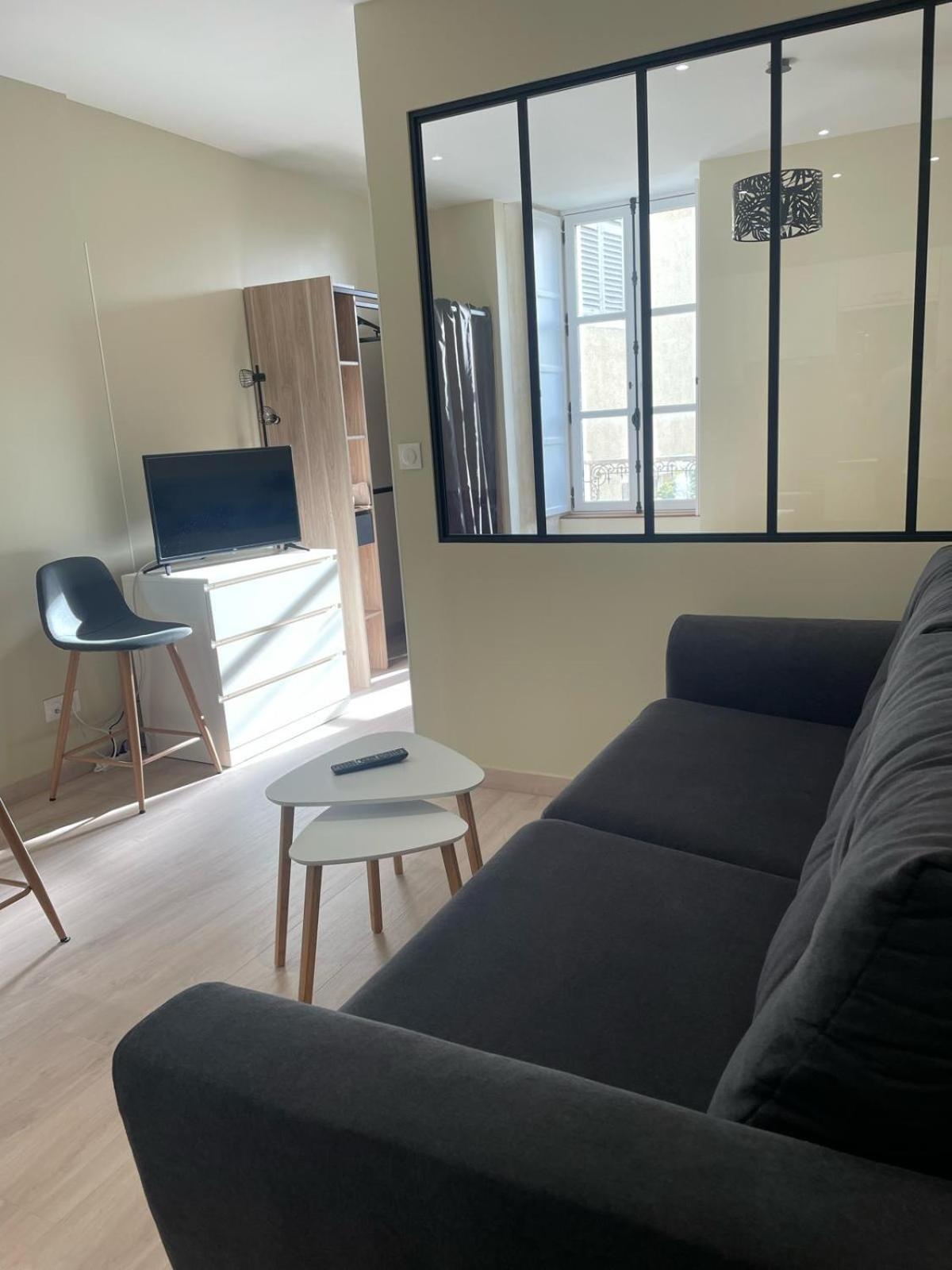La Chapelle Apartment บัวร์ ภายนอก รูปภาพ